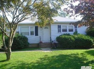 260 Horton Ave, Riverhead, NY 11901