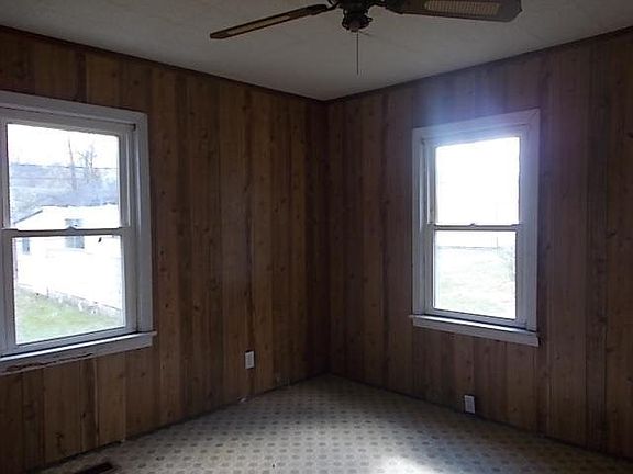 3rd image of 612 Carden Ave