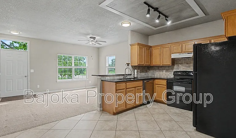 43018 Burlington Dr — Photo 13
