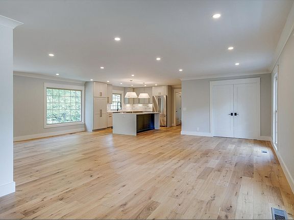 3rd image of 1623 Gordon Petty Dr