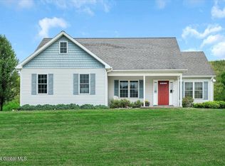 320 Menemsha Ln, Wynantskill, NY 12198