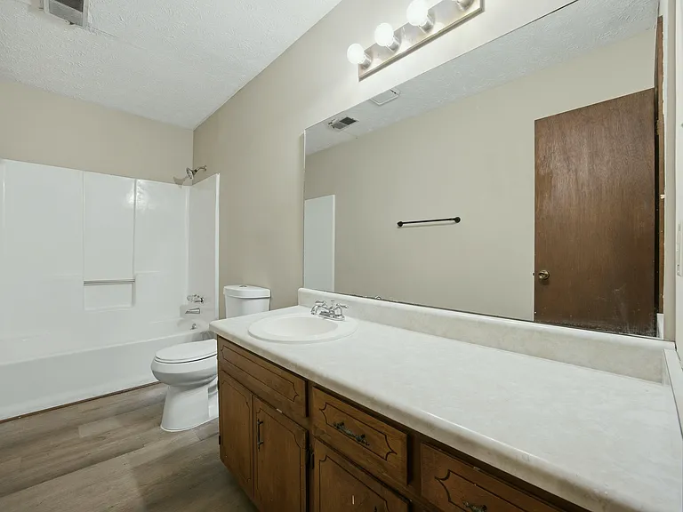 1701 Rose Garden Ln — Photo 4