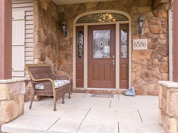 3rd image of 6586 Deerhaven Dr