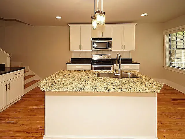 447 N Nassau St — Photo 3