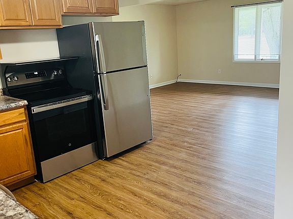 4th image of 3625-3627 Amherst Ave