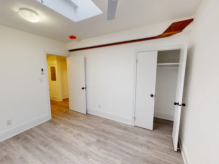 1152 Gerrard St E — Photo 29