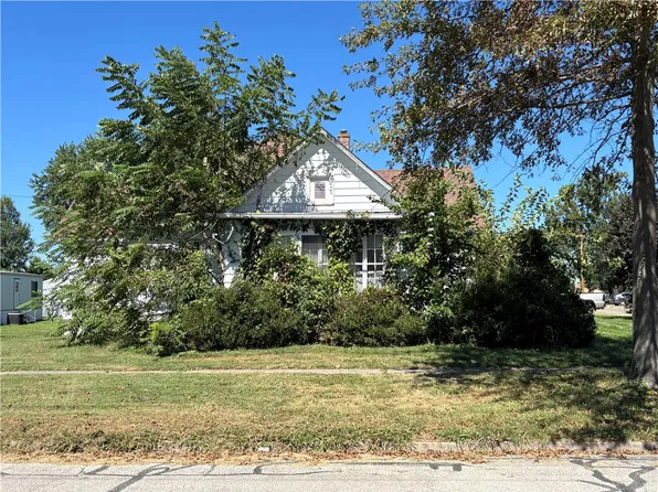 502 N 3rd St, Marshall, IL 62441