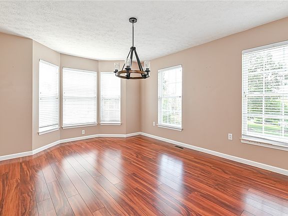 5th image of 625 Water View Dr