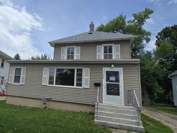 922 White St, Jackson, MN 56143
