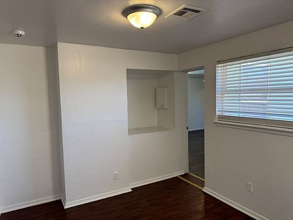 4th image of 625 Baer Dr
