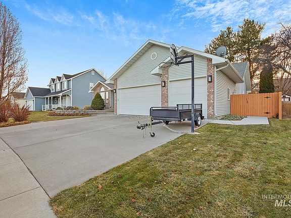 3rd image of 641 Buckingham Dr