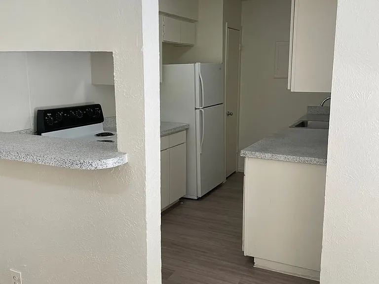 Oak Park Apartments — Photo 45