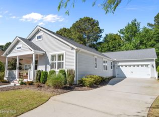 806 Wildflower Dr, Holly Ridge, NC 28445