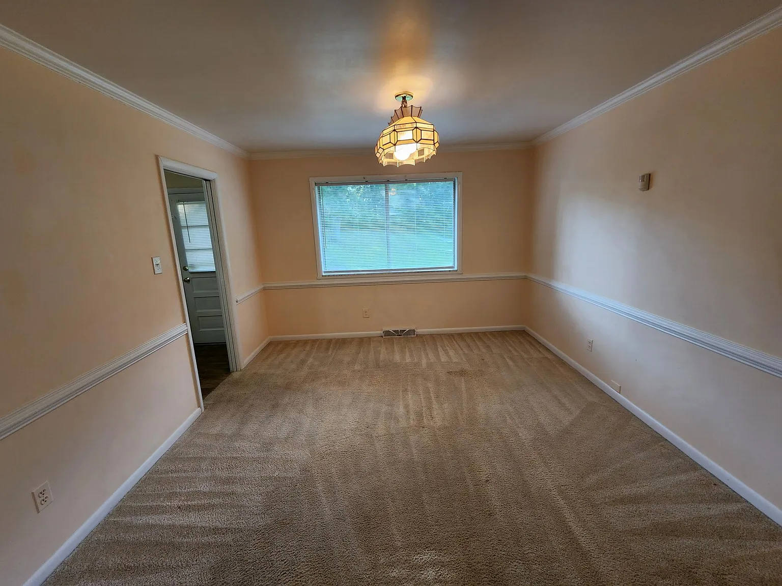 4 bed, 2.5 bath, 2994 sqft, $2,275 — Photo 4