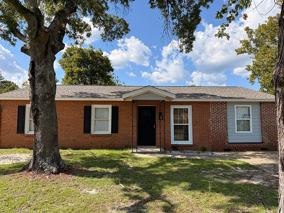 5531 Livingston Dr