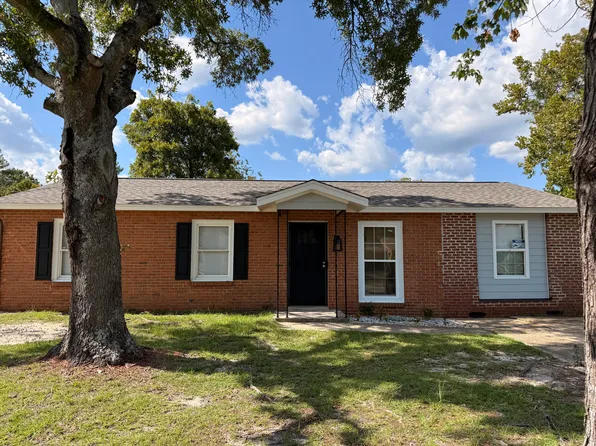 5531 Livingston Dr, Fayetteville, NC 28311