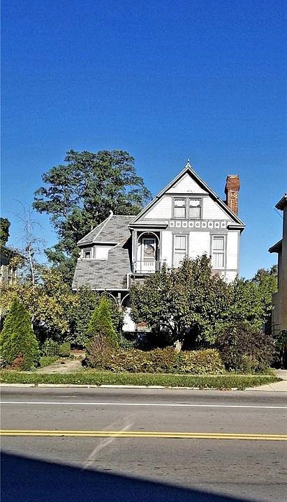 1st image of 206 E Main St