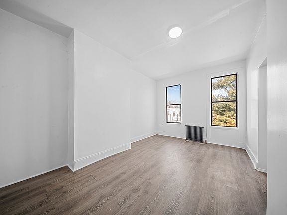 3rd image of 1207 Hancock St Floor 2