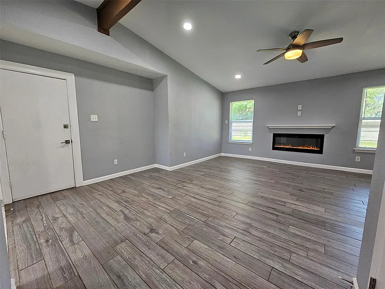 2603 Peach Tree Ln — Photo 4