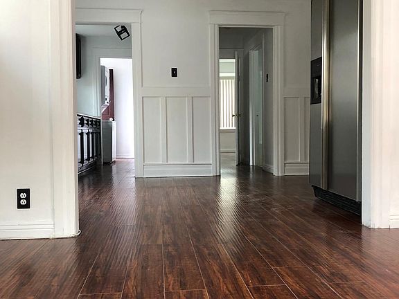 3rd image of 516 N Wilton Pl