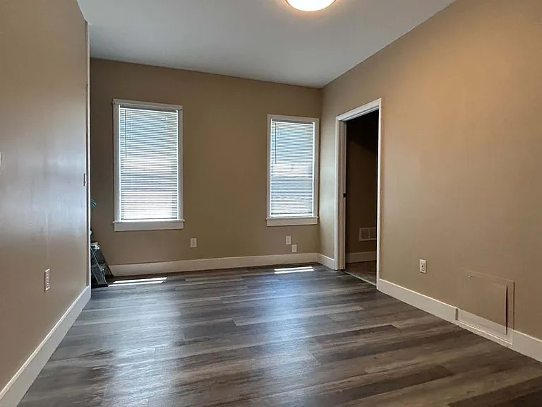 414 W Princess St — Photo 4