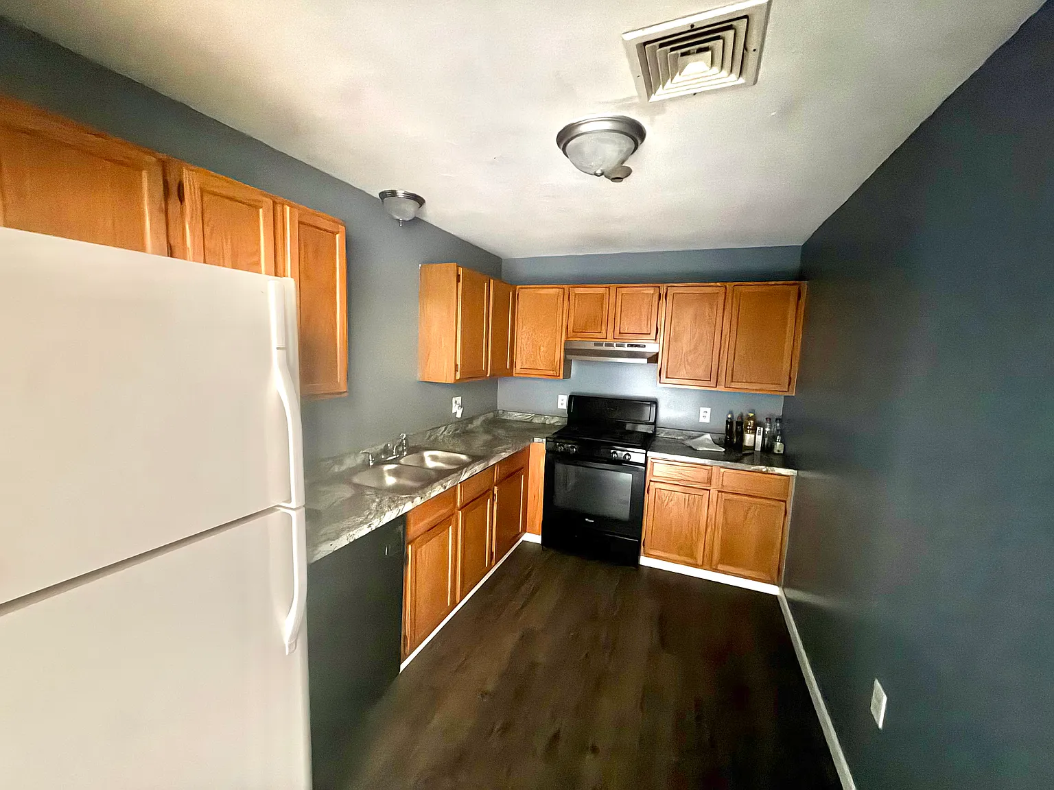 2 bed, 900 sqft, $1,675 — Photo 3