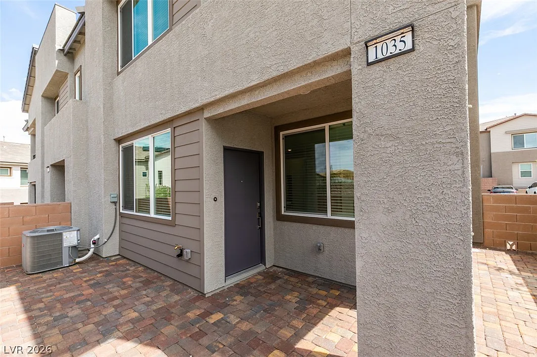 4 bed, 3.0 bath, 1927 sqft, $2,150 — Photo 3