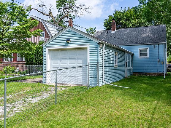 2nd image of 823 W Grove St