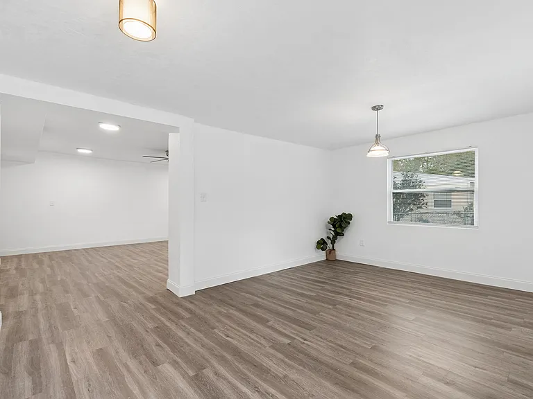 220 NW 33rd Ave — Photo 10