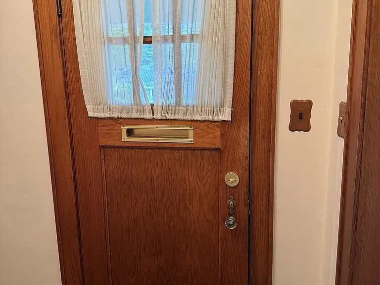 517 E Linn St — Photo 36