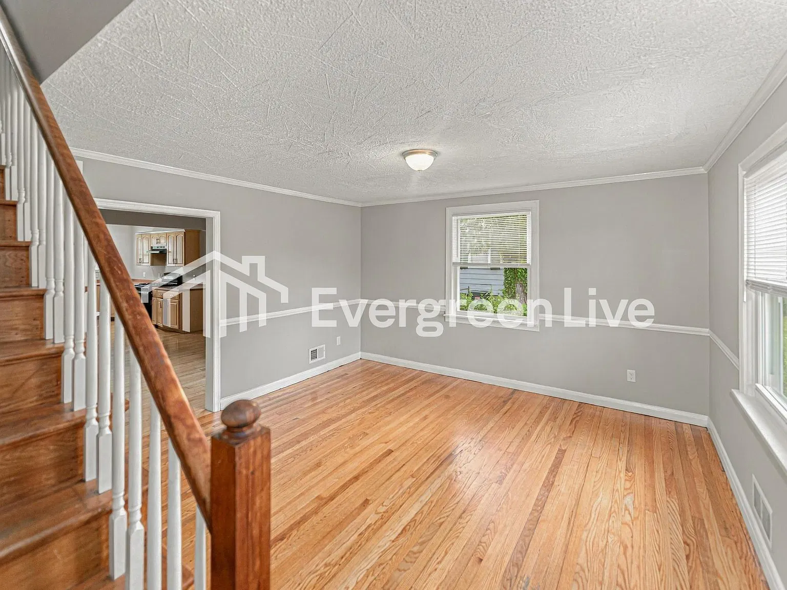 4 bed, 1.5 bath, 2043 sqft, $2,445 — Photo 3