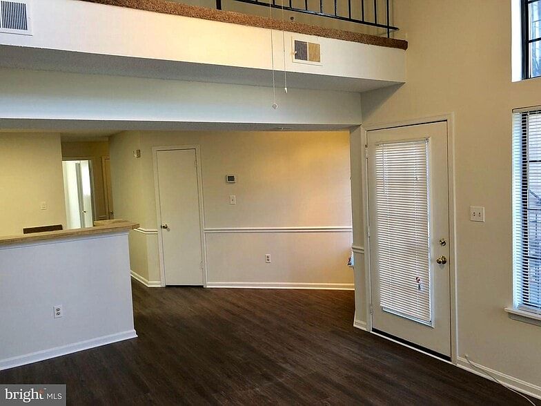 Dining Area (Dining Set Included)