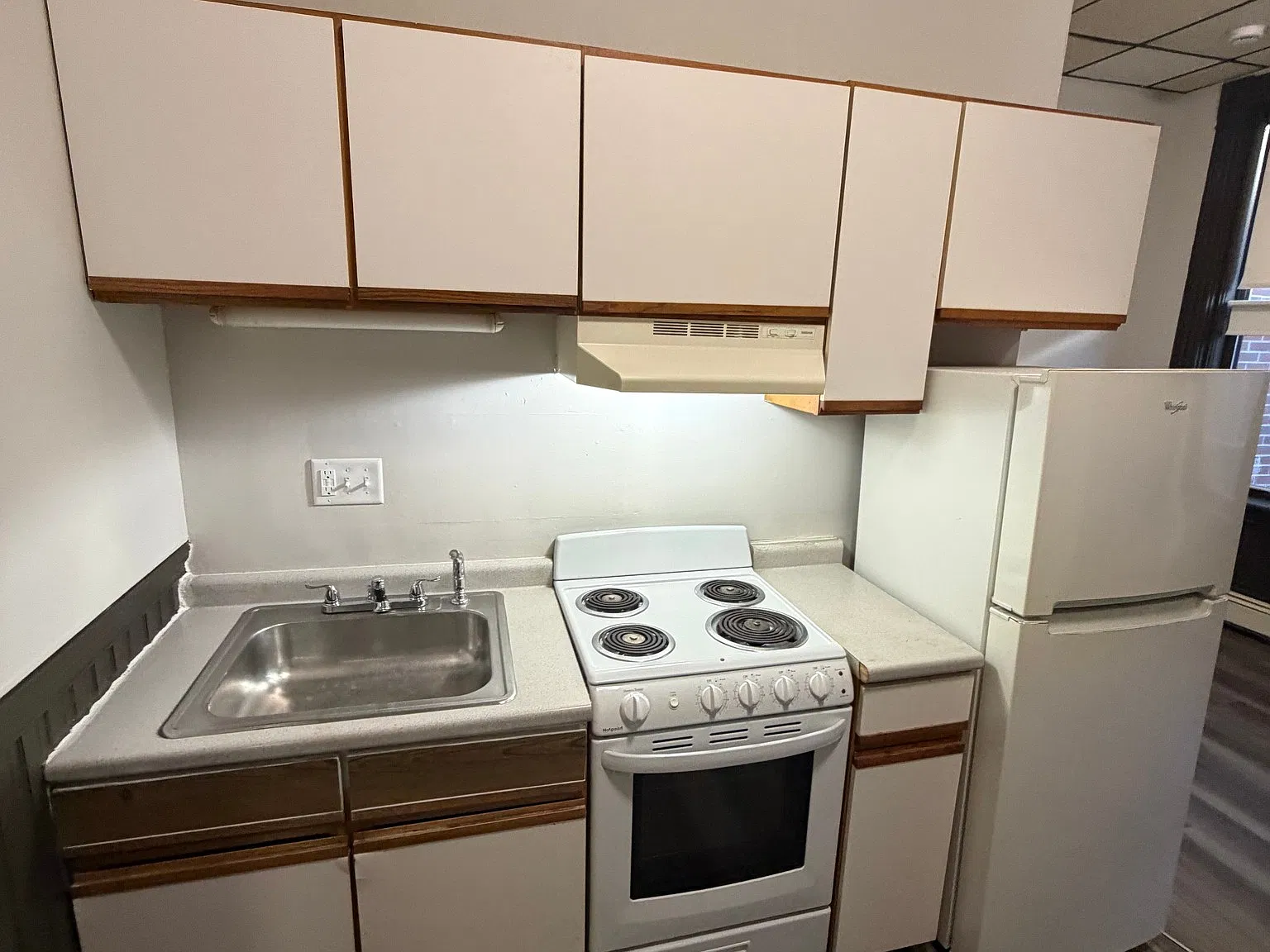 Studio, 1.0 bath, 275 sqft, $1,500 — Photo 3