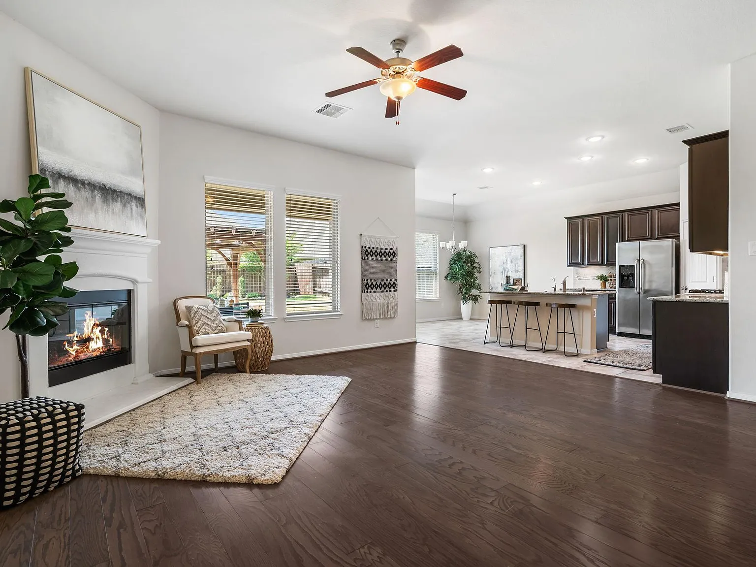4 bed, 2.0 bath, 2154 sqft, $2,600 — Photo 4