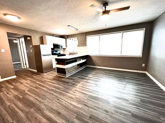 3rd image of 1276 Cove Ave #8