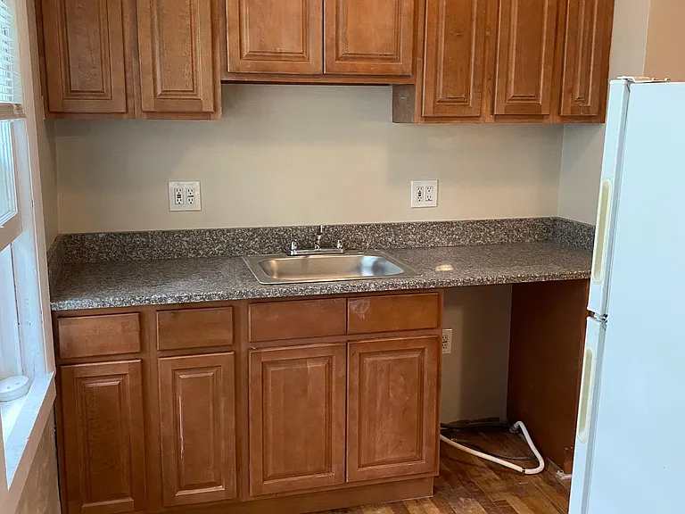 3250 Clarendon Rd #5 — Photo 3