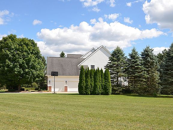 4th image of 2941 Katie Ln
