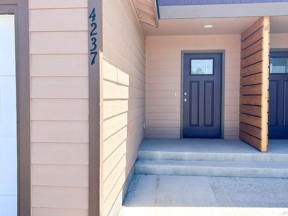2nd image of 4237 Wyoming St #4237