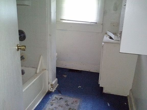 2nd image of 1718 N Oxford St