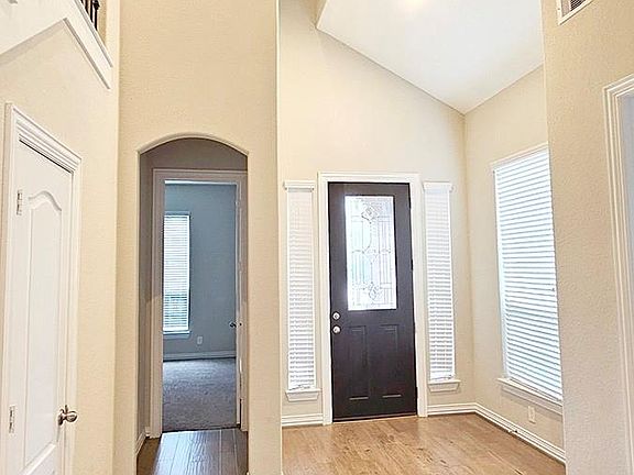3rd image of 104 Forest Bend Ct