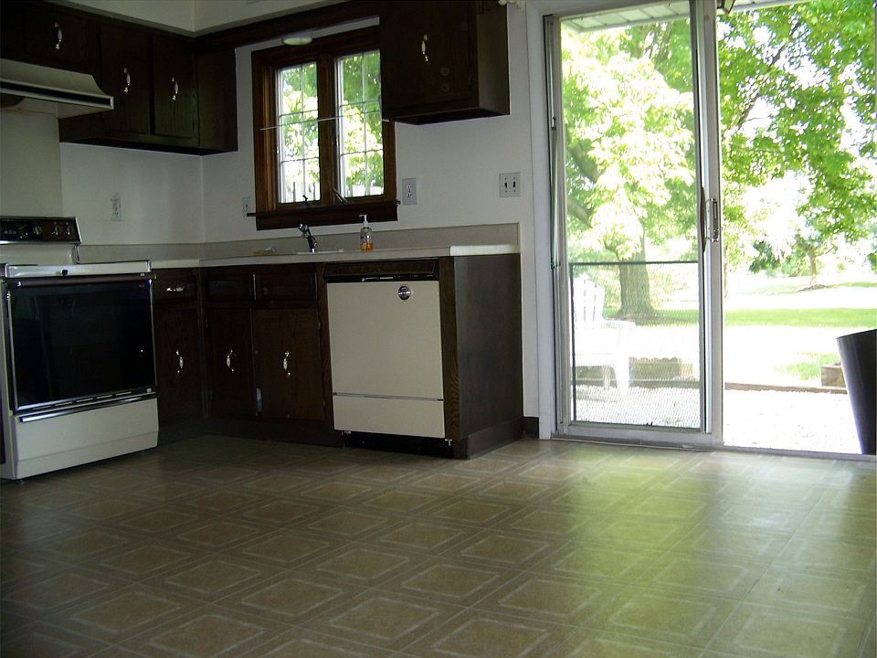 2nd image of 105 Clemens Ct