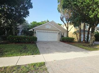 152 Canterbury Pl, Royal Palm Beach, FL 33414