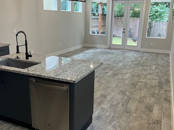 5th image of 342 Claremont Ave
