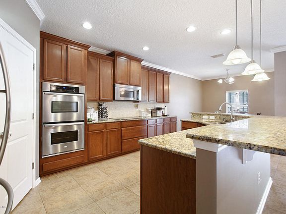 4th image of 357 N Bellagio Dr