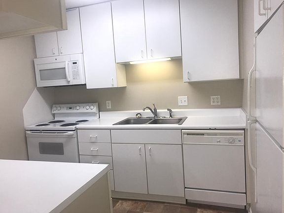 4th image of 881 Montrose Ave APT 214