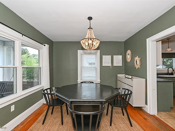 3rd image of 347 Roosevelt Ave