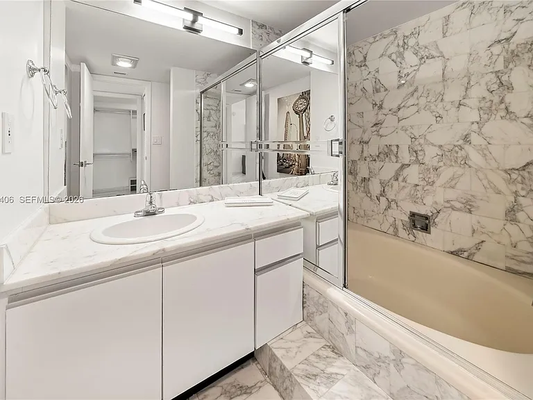 2555 Collins Ave #2402 — Photo 28