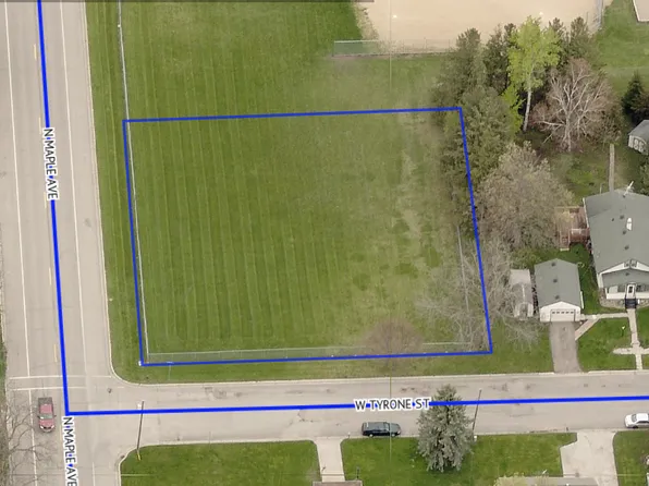 350 Tyrone St W, Le Center, MN 56057