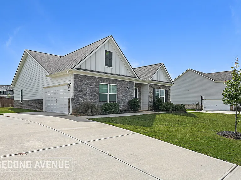 714 Woody Dr — Photo 4