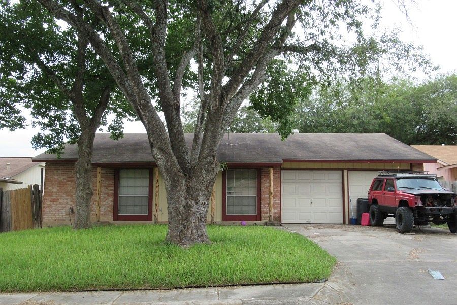 1st image of 2943 Lakebriar St